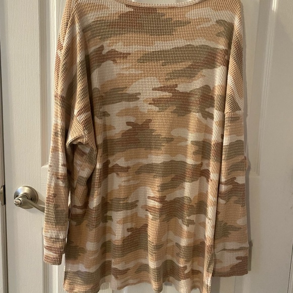 American Eagle Women’s Camouflage Waffle Long Sleeve Shirt - Picture 6 of 8